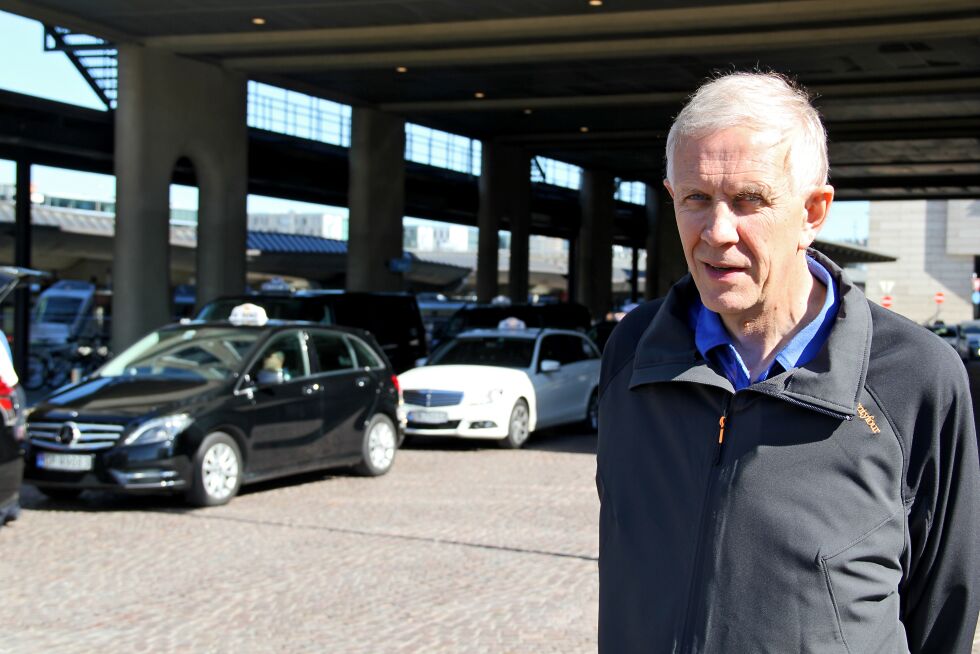 Knut Thomassen kjørte taxi i Honningsvåg på den tiden stedet ble kalt for «Lille Chicago» på grunn av mye slåssing mellom lokalbefolkningen og tilreisende fiskere. Som sjåfør har han imidlertid aldri opplevde truende eller farlige situasjoner.
 Foto: Geir Johansen