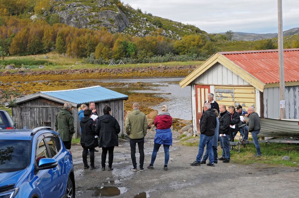 Onsdag var det befaring i Buholmen med representanter fra Fefo og kommunen tilstede sammen med flere båteiere, som bruker området.
 Foto: Hallgeir Henriksen