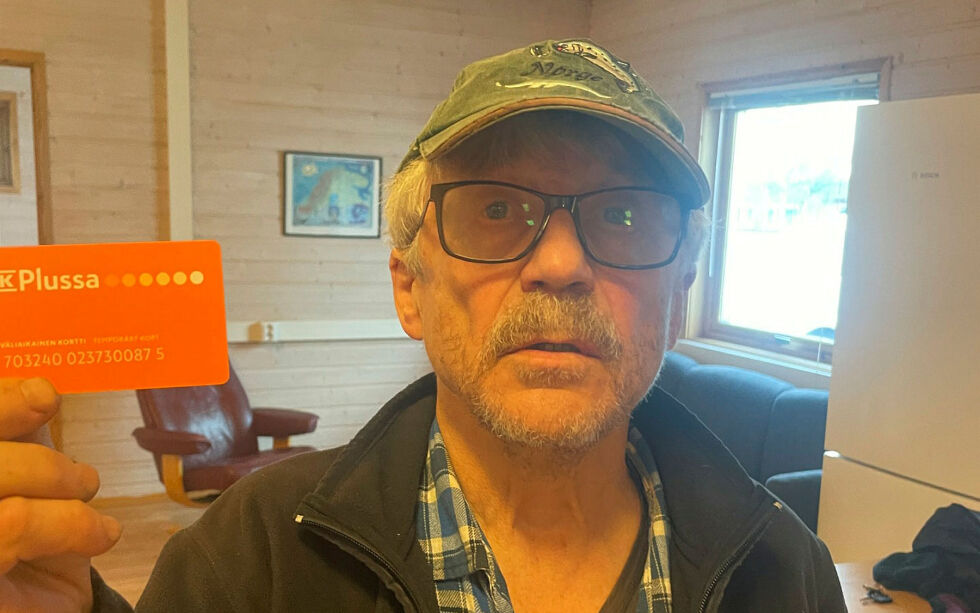 Terje Johnsen er svært misfornøyd med at K Plussa-kortet hans er ubrukelig.
 Foto: Birgitte Wisur Olsen