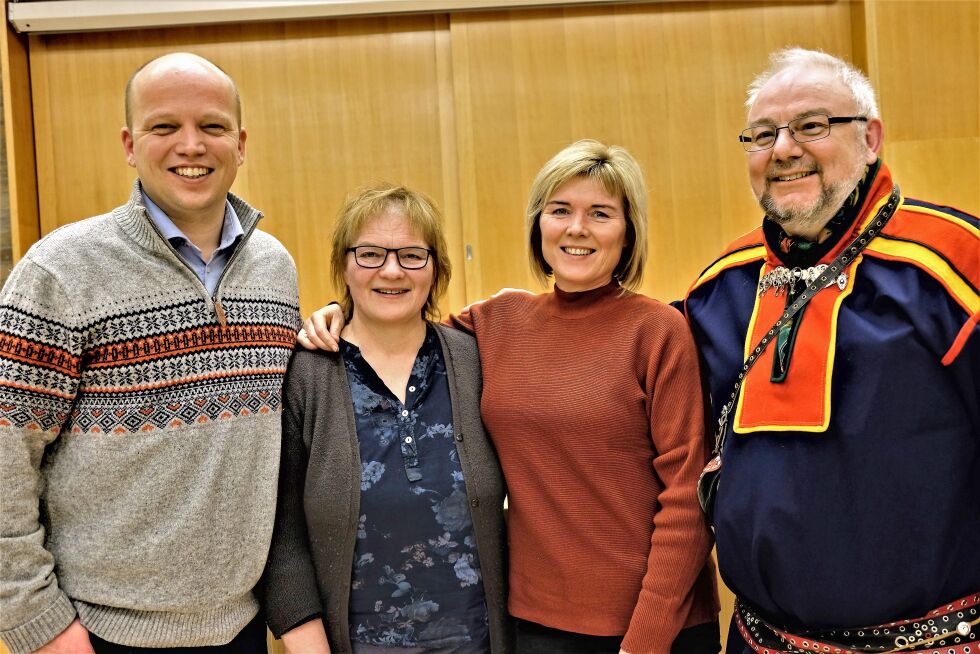 Det var (fra venstre) Sps leder Trygve Slagsvold Vedum, Randi Karlstrøm, Torill Olsen og Geir Wulff som var innledere på folkemøtet.
 Foto: Bjørn Hildonen