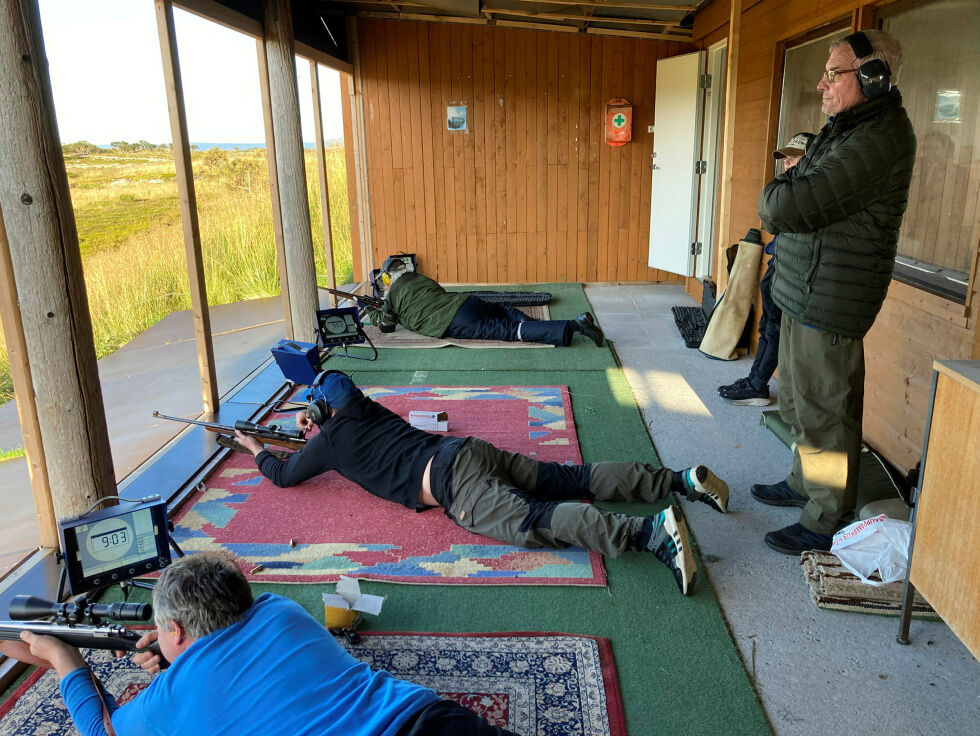 Skytterne er klare, fra venstre Trond Eriksen, Nils Ove Guttorm og Jan Sundby.
 Foto: Anthon Sivertsen