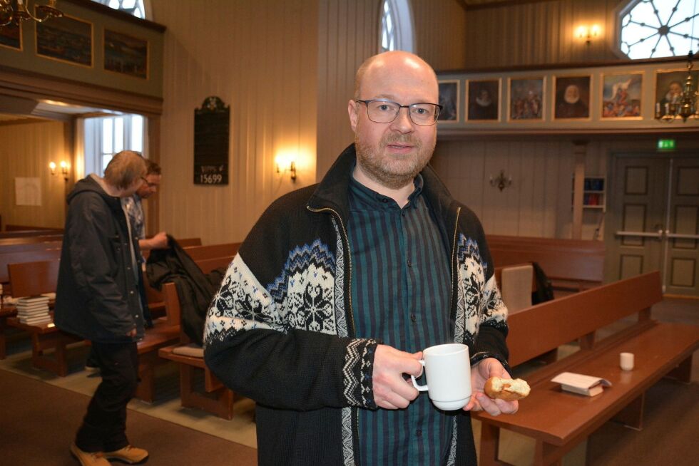 Kent-Eirik Gabriel Olsen forteller om korplanene.
 Foto: Elin Wersland