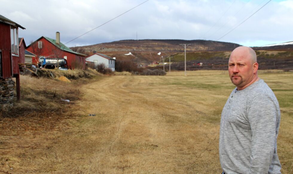 Svein Bietilæ er blant naboene som vil få en eventuell parkeringsplass helt inntil husveggen.
 Foto: Torbjørn Ittelin
