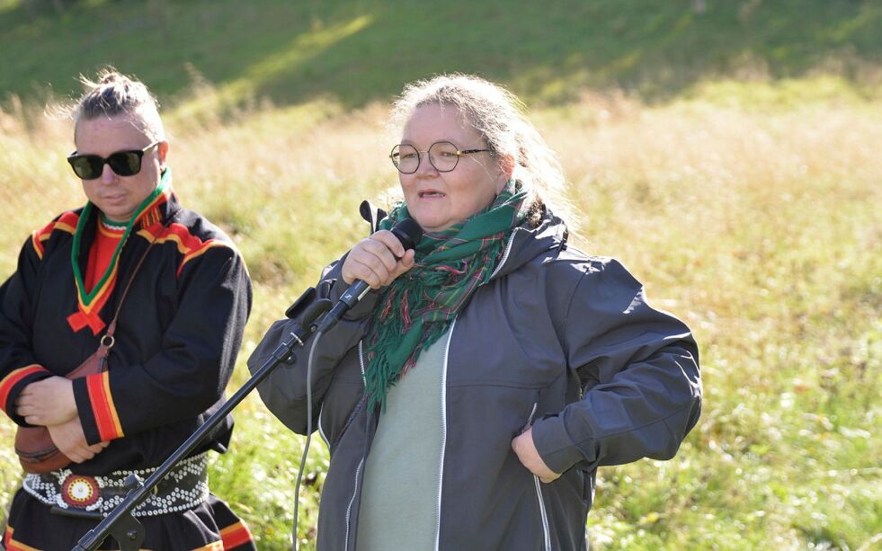 Helene Storelv-Rabone (NSR) tok opp saken i plenum, og nå har regjeringa svart. Hun er også leder i Hinnøy og omegn sameforening IBSS, og Mathias Eilert Olsen til venstre er nestleder.
 Foto: Steinar Solaas