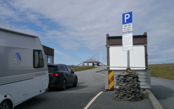 Krever stans i innkrevingen av parkeringsavgift