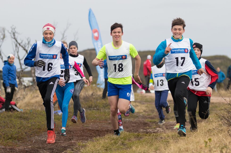Polarstjernen-trioen Brian W. Kristoffersen (fra venstre), Alexander Mietinen og Truls Bernhardsen, alle i 14-årsklassen, hadde smilet på lur da starten gikk. Ved mål var det Alexander som kunne juble for KM-tittel.
Foto: Charles Petterson