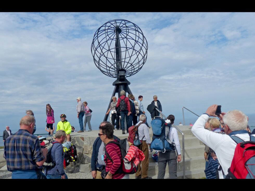 Det forventes bred debatt i tiden som kommer, om hva som skal skje fremover når det gjelder turismen til Nordkapp-platået og forøvrig i kommunen.
 Foto: Geir Johansen