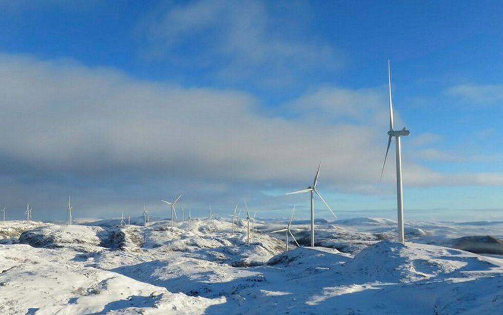 Storheia vindpark i Åfjord kommune på Fosen er med sine 80 turbiner Norges største. Fosen Vind opplyser på sine nettsider at siste turbin ble montert august 2019, mens vindparken kom i drift februar 2020. (Foto: Fosen Vind)