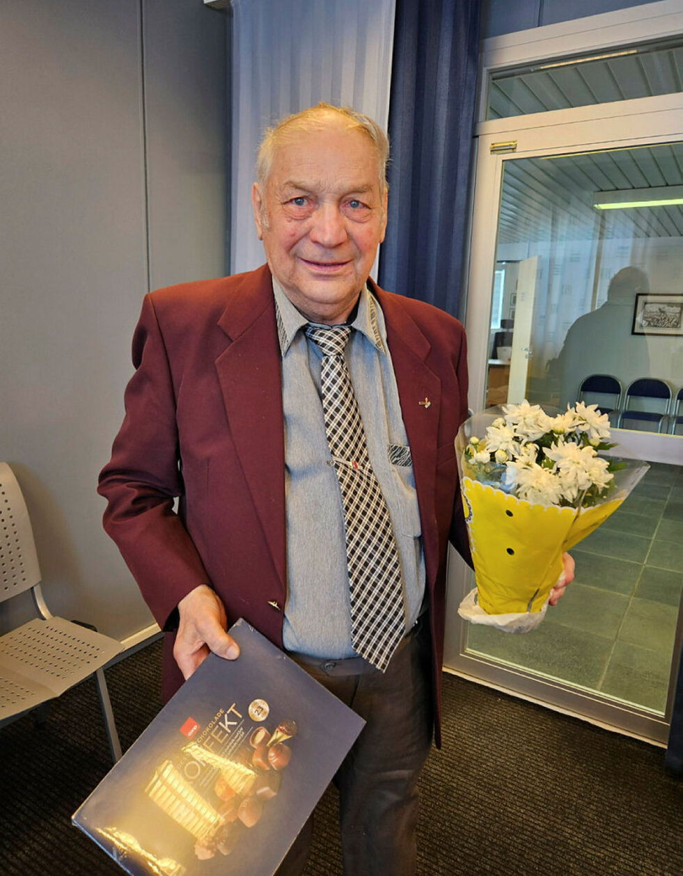87 år gamle Nils Einar Mathisen ble utpekt som æresmedlem i Samefolkets Parti i Nesseby, som nylig avviklet sitt årsmøte. Mathisen har vært partimedlem i 46 år.
 Foto: Privat