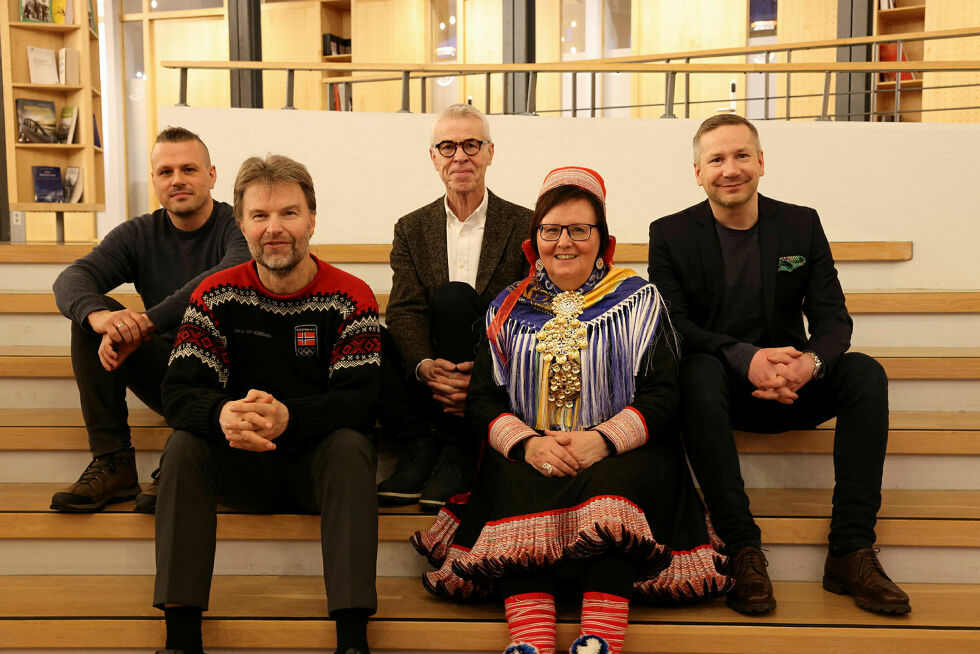 Her er den faglige analysegruppa for samisk statistikk (FASS-gruppe): Fra venstre Christian Molstad (SSB), Anders Sønstebø (SSB. vara), Asbjørn Kolberg (Nord Universitet), Inger Marie Gaup Eira (Sámi allaskuvla/ Samisk høgskole) og Cato Christensen (Oslo Met).
 Foto: Samisk høgskole