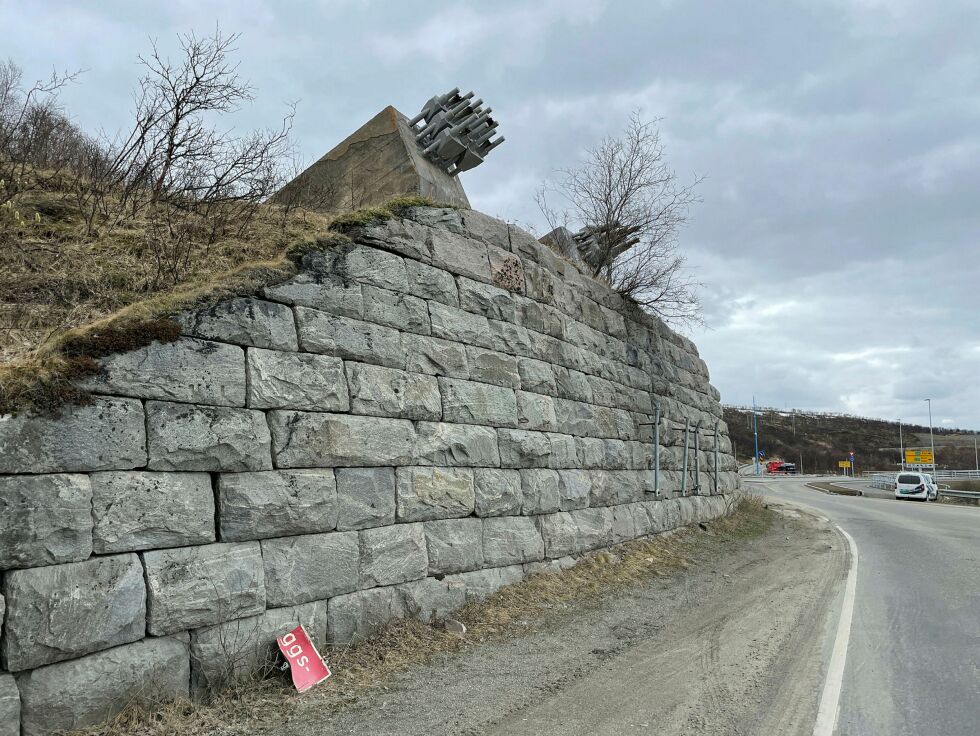 Festene blir nå fjernet og veiprosjektet fullføres i henhold til reguleringsplanen.
 Foto: Birgitte Wisur Olsen