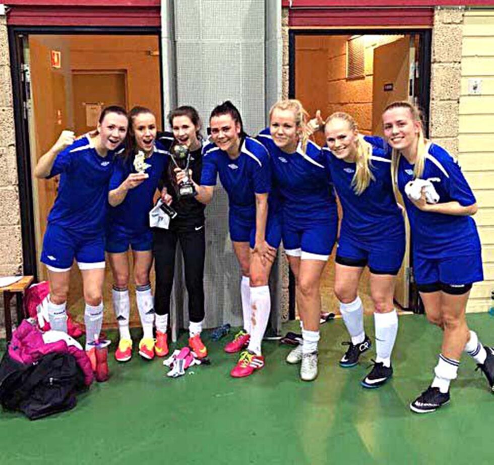 Polarstjernen Oldstars kunne juble for turneringsseier i dameklassen i Norilds futsalturnering.
 Foto: Privat