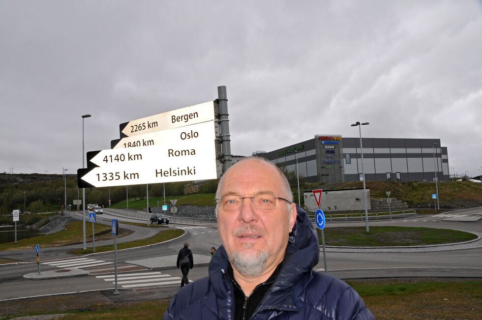 Ordfører Rune Rafaelsen er glad og lettet over at skiltet ved Førstevannet er korrekt.
 Foto: Hallgeir Henriksen