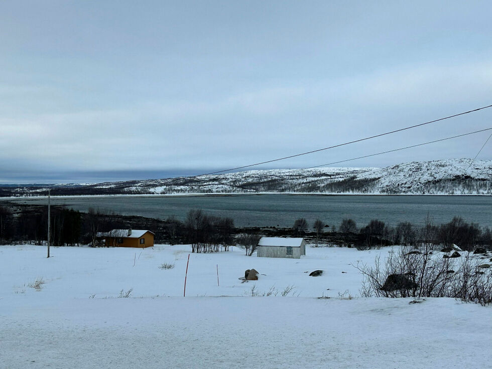 Det fin­nes nå ikke is på Uvduvuonna/Mun­ke­fjord­en, noe som ifølge Hans Jo­sef­sen (87) kun har skjedd to gan­ger i hans le­ve­tid.
 Foto: Stein Tore Sivertsen