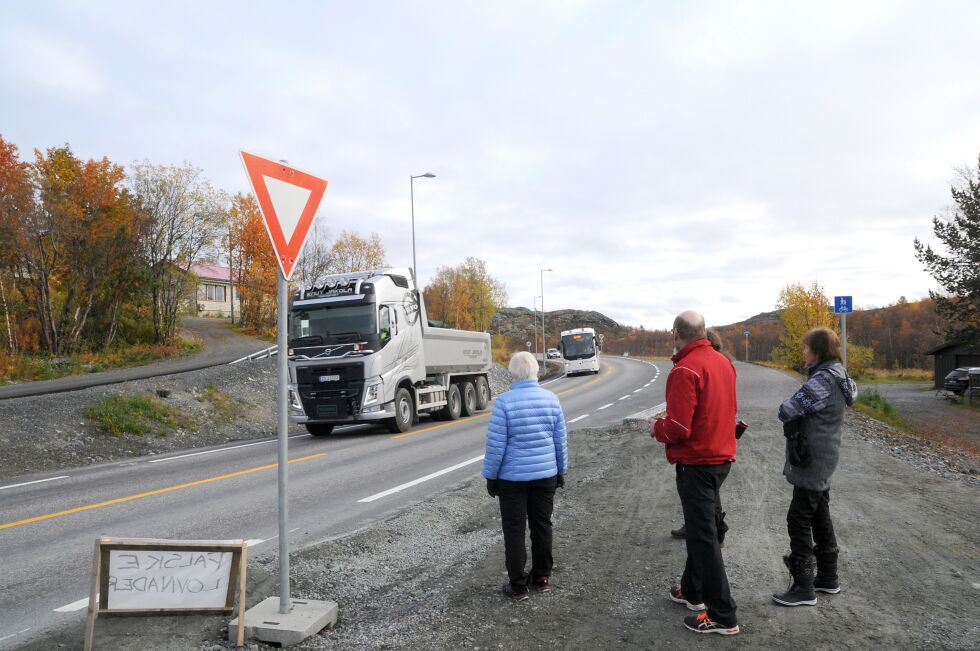 Beboerne på Ekhaugen er bekymret for sikkerheten, blant annet grunnet økende fart i 60-sonen, og krever tiltak for å få denne ned.
 Foto: Hallgeir Henriksen