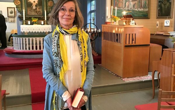 Mellom reinsdyr, Jesus og en kirkegårdsøy