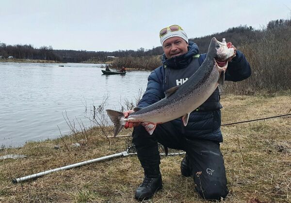Are fikk årets første laks