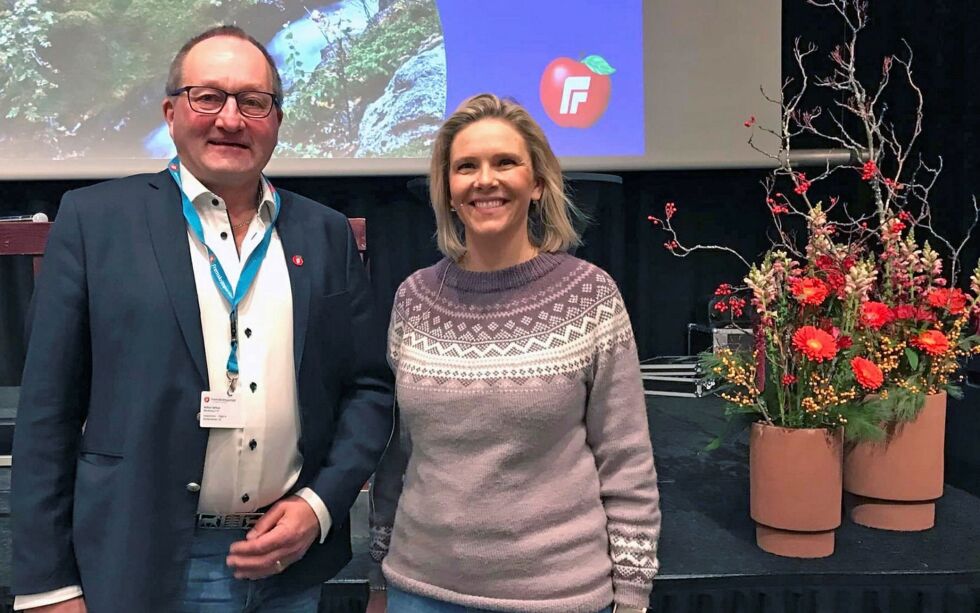 På FrPs høstkonferanse nylig, traff partiets sametingsrepresentant Arthur Tørfoss partileder Sylvi Listhaug.
 Foto: Fremskrittspartiet