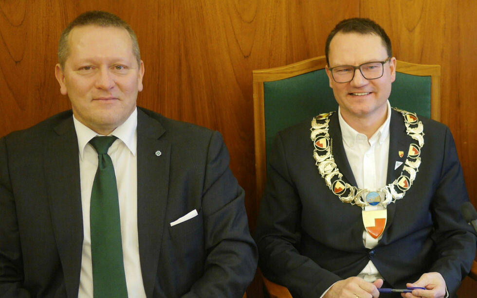 Da Jan Olsen (til høyre) ble ordfører for SV og Tor Mikkola ble varaordfører for Sp etter valget i 2019 brøt de en epoke med 74 år med Arbeiderparti-makt i Nordkapp.
 Foto: Geir Johansen