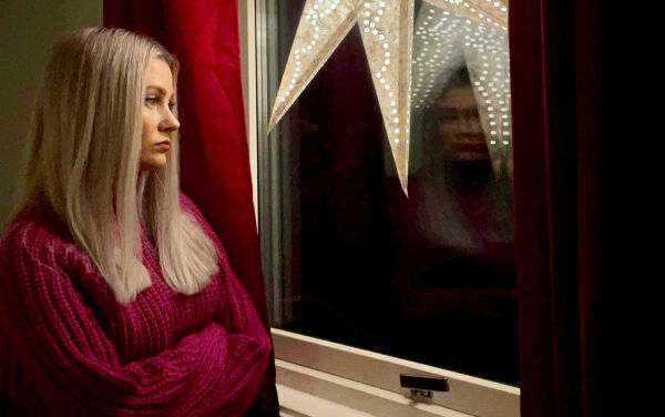 Karina skjelver, gråter og er kvalm