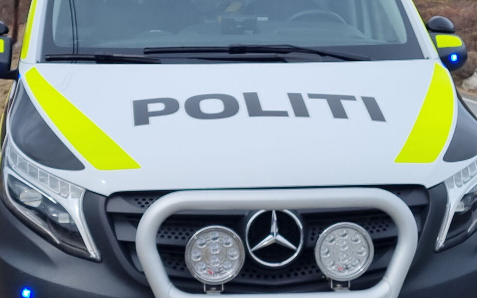 Politiet opplyser at sjåføren av bilen ikke kom til skade i ulykken.