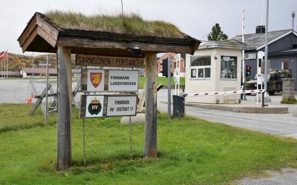 Ukontrollert bål fant kledning på hus