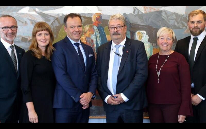Det nye fylkesrådet: Fra venstre Svein Eggesvik (nestleder og fylkesråd for økonomi), Ingelin Noresjø (fylkesråd for næring), Tomas Norvoll (fylkesrådsleder). Knut Petter Torgersen (konstituert fylkesråd for utdanning i Hild-Marit Olsen sykefravær), Kirsti Saxi (fylkesråd for kultur, miljø og folkehelse) og Bent-Joacim Bentzen (fylkesråd for samferdsel).
 Foto: Susanne forsland/Nordland fylkeskommune