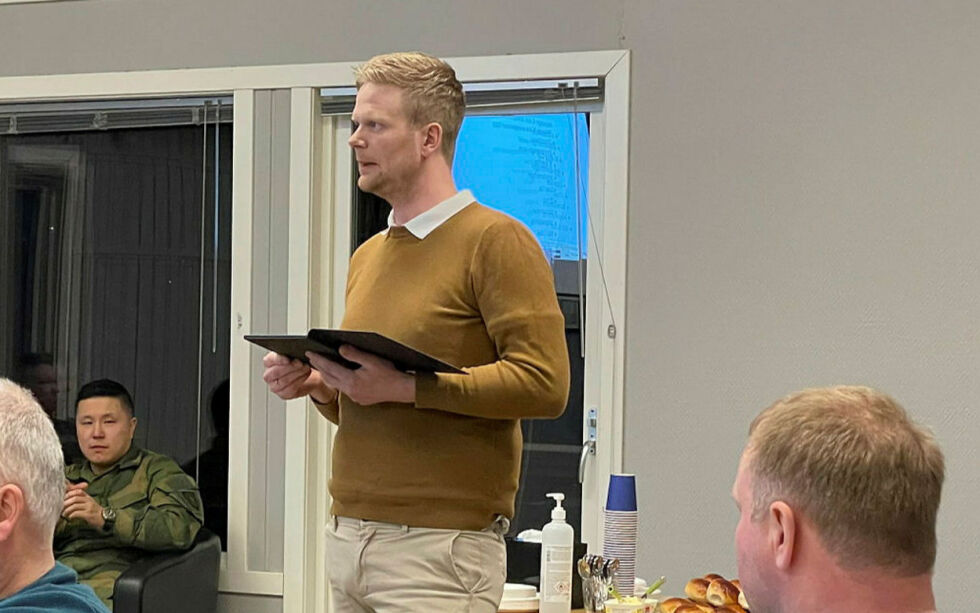 Magnus Gran fra næringslivsforeningen innledet.
 Foto: Hannah Persen
