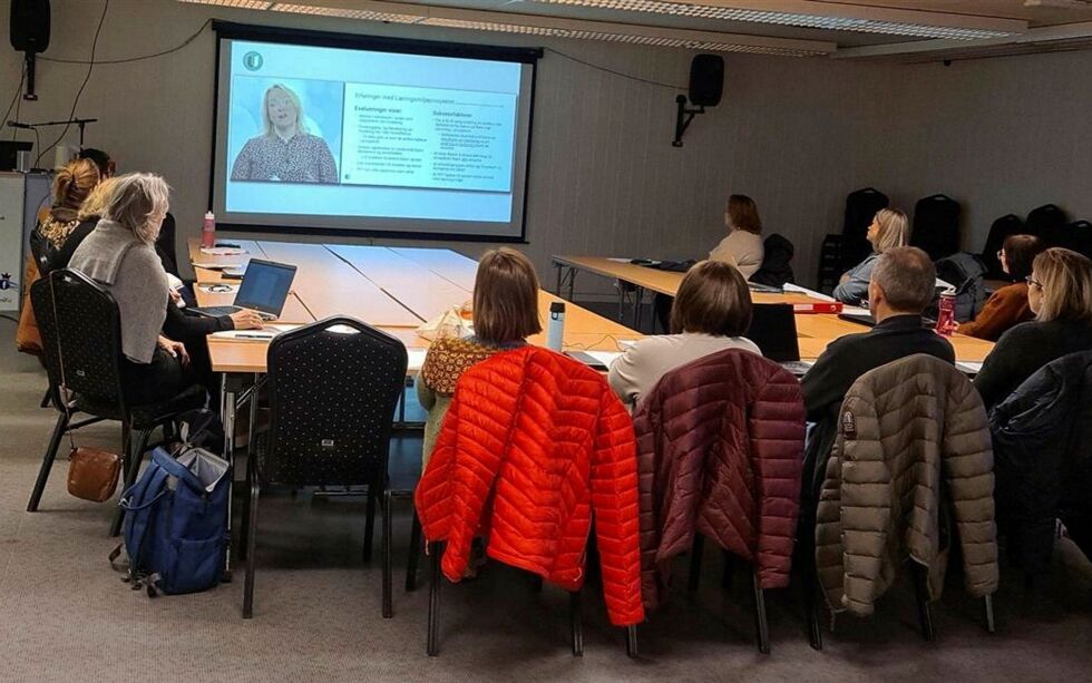 Re­pre­sen­tan­ter fra sko­len, bar­ne­ha­ge­ne og PPT-tje­nes­ten i Kar­as­jok kom­mu­ne har hatt sam­ling for å ar­bei­de med for­bed­ring av lær­ings­mil­jø­et i kom­mu­nen.
 Foto: Karasjok kommune