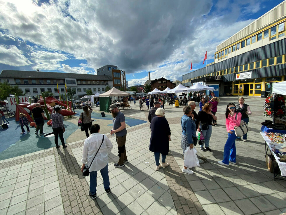 Fredag 22. september ventes igjen stort oppmøte på torget i Kirkenes når plassen skal «døpes» til John Savios plass..
 Foto: Hallgeir Henriksen