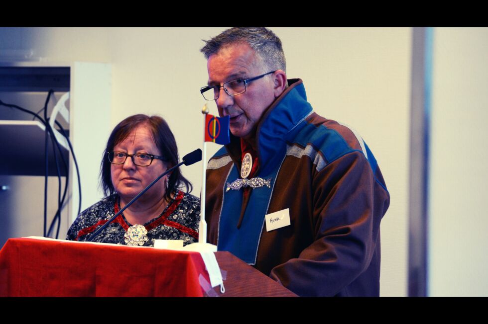 Leder Liv Olaug Slettli og nestleder Henrik Kolstrøm orienterte om situasjonen etter at SFF mistet et helt lokallag og ble anmeldt på kjøpet.
 Foto: Steinar Solaas