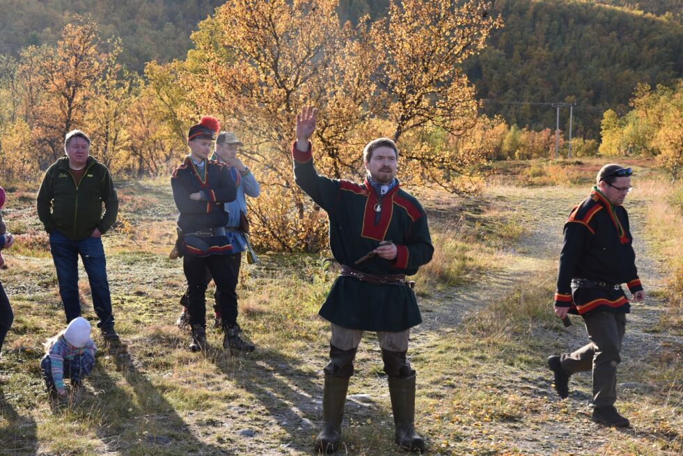 Kampklar: 
Beaska Niillas organiserte lavvocampen ved Fægfjord. Til venstre NSR-leder Runar Myrnes Balto og til høyre sekretariatsleder Thomas Myrnes Nygård.
 Foto: Lars Birger Persen