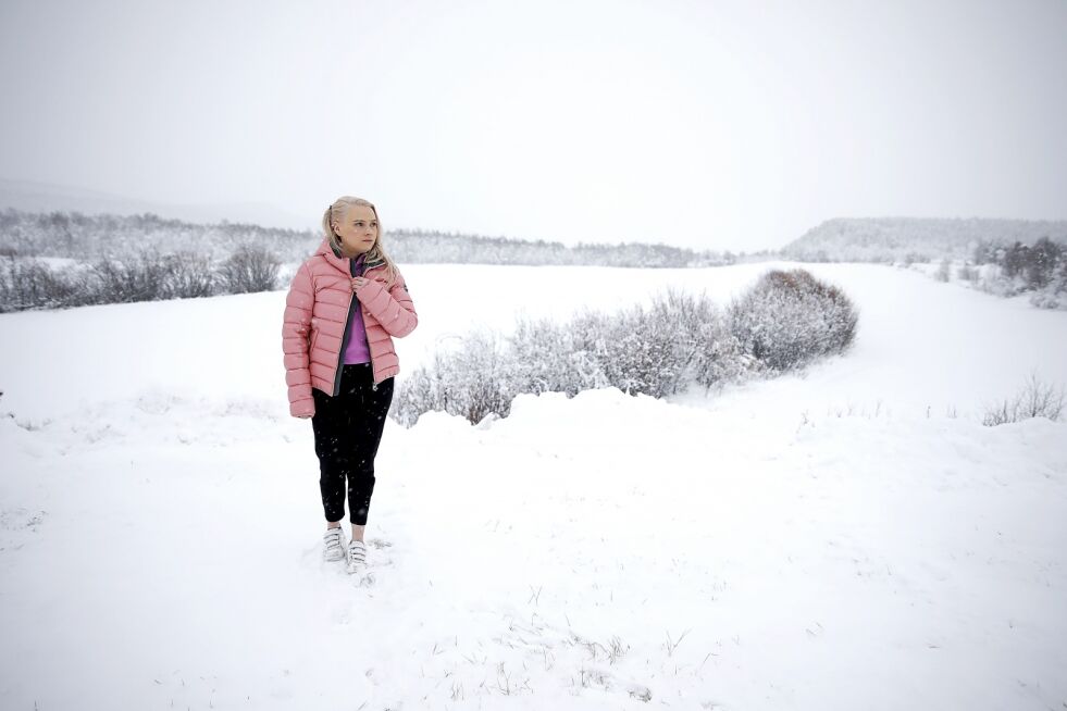 I 2017 fikk Sara diagnosene atypisk anoreksi, angst og moderat til alvorlig depresjon. Sara mener det å begynne å eksperimentere med dietter slik hun gjorde kan være svært farlig. Skriving har alltid fungert som terapi for 24-åringen. Nå gir hun ut sin første bok som har blitt skrevet i tiden der sykdommen for alvor tok grep om livet hennes. Foto: June Helén Bjørnback
 Foto: June  Helén Bjørnback