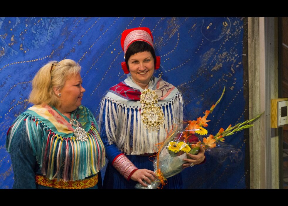 Avgtroppende sametingspresident Vibeke Larsen og påtroppende president Aili Keskitalo.
 Foto: June Helén Bjørnback