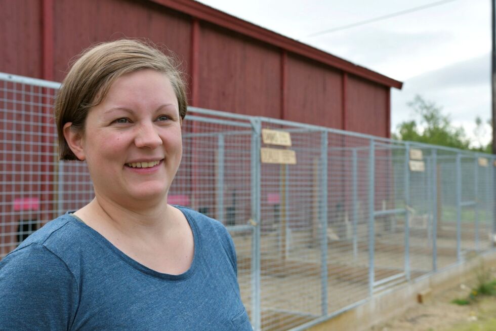 Daglig leder Mali Garthe Andersen forteller at Pirate Husky bygger seg opp litt etter litt. Vinteren står snart for tur, og med den blir det flere ekspedisjoner i tillegg til hundekjørerkurs og damenes aften. Alle foto: Irene Andersen
 Foto: Irene Andersen