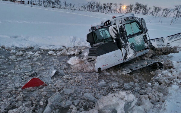 Løypemaskinen gikk gjennom isen