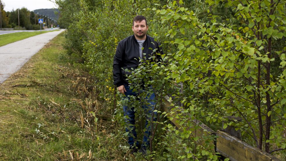 Jon Egil Olli lurer på hvorfor Karasjok kommune ikke rydder opp i bygda, slik at bygda blir fin og oversiktlig.
 Foto: June Helén Bjørnback