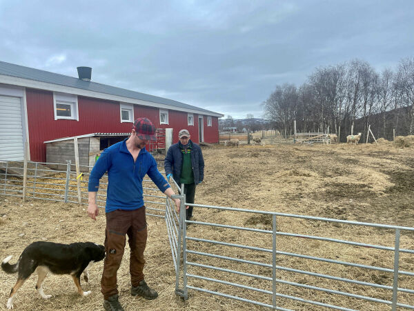 – Staten holder meg som gissel