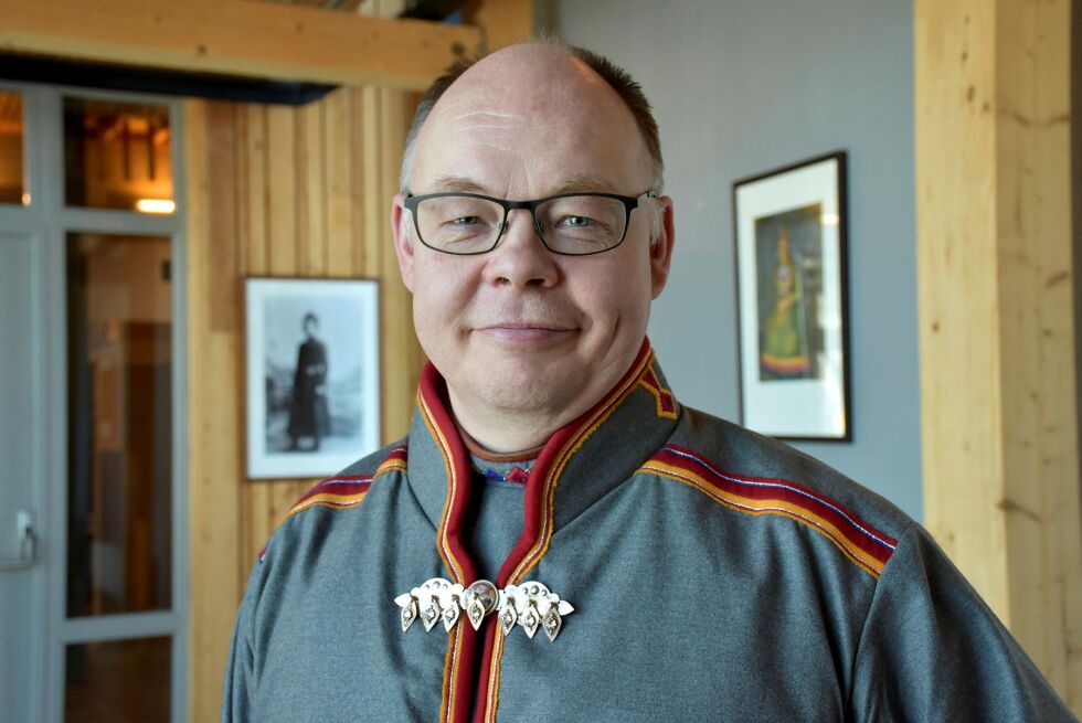 Sametingsråd Henrik Olsen (NSR) jubler over statsbudsjettet. Foto: Åse M. P. Pulk