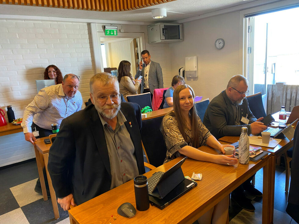 Senterpartiet med Kurt P. Wikan, Hanne Holmberg Sundfær, Sigbjørn Ove Kurthi og Ole K. Josefsen fikk kun Rødt med seg på å oppheve vedtaket om å legge ned oppvekstsenteret på Jakobsnes.
 Foto: Hallgeir Henriksen
