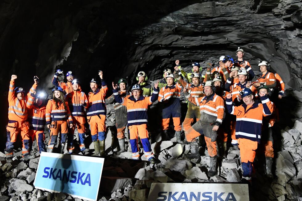 Endelig ble det gjennomslag for gjengen i Skanska. De har slitt med dårlig fjell nesten hele veien, men nå er tunnelen på nesten 3500 meter sprengt ut.
 Foto: Irene Andersen