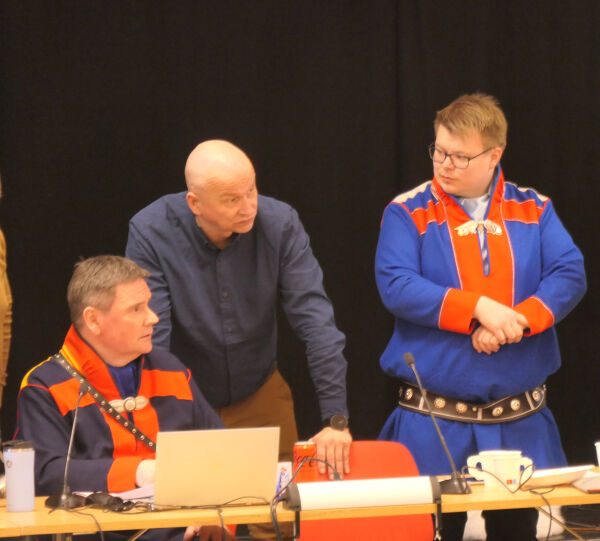 Oppdatert: Karasjok krever stans i vindplanarbeidet i Porsanger - men opposisjonen bremset behandlingen