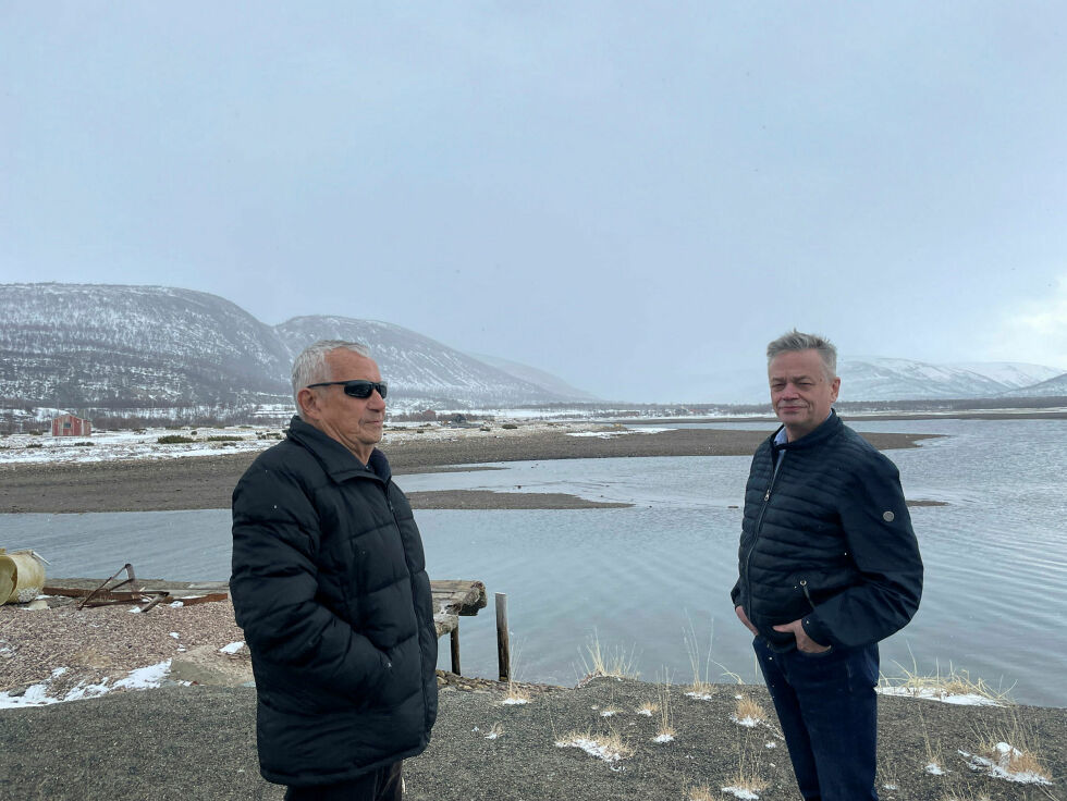 Arne Pettersen og Fred Johnsen mener det er mulig å bygge småbåthavn i Austertana for en mye lavere pris.
 Foto: Birgitte Wisur Olsen