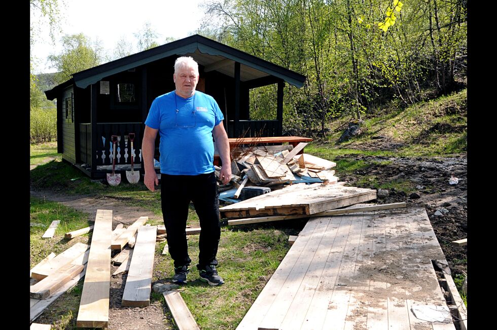 Roy Mikkola mener det er skammelig at Sametinget, som byggherre, ikke har sørget for at arbeidet ved Skoltefossen er ferdig før turistsesongen var igang og käpäläfisket starter.
 Foto: Hallgeir Henriksen
