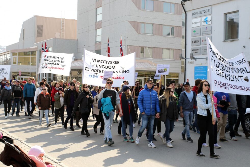 Bildet er fra 1. mai toget i Kirkenes i fjor.
 Foto: Silje L Kvammen