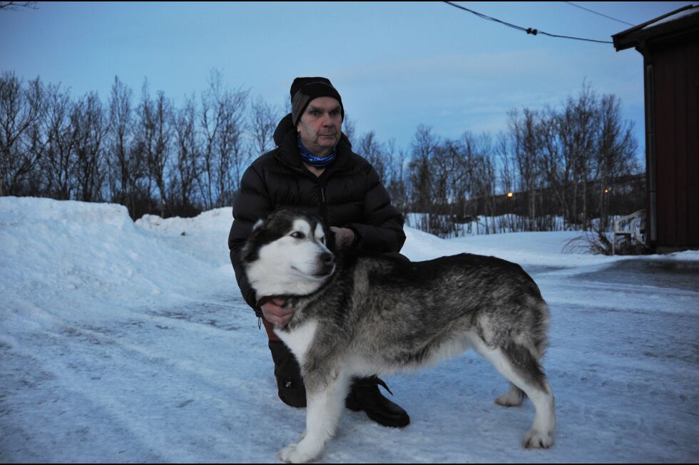Bjørnar Borch-Raudajoki i Tana jeger- og fiskerforening har klaget på saksbehandlingen i Tana kommune. Han henvendte seg til kommunen i april i 2017 med spørsmål om dressurområde for hund i kommunen, et spørsmål han ennå ikke har fått endelig svar på.
 Foto: Erik Brenli
