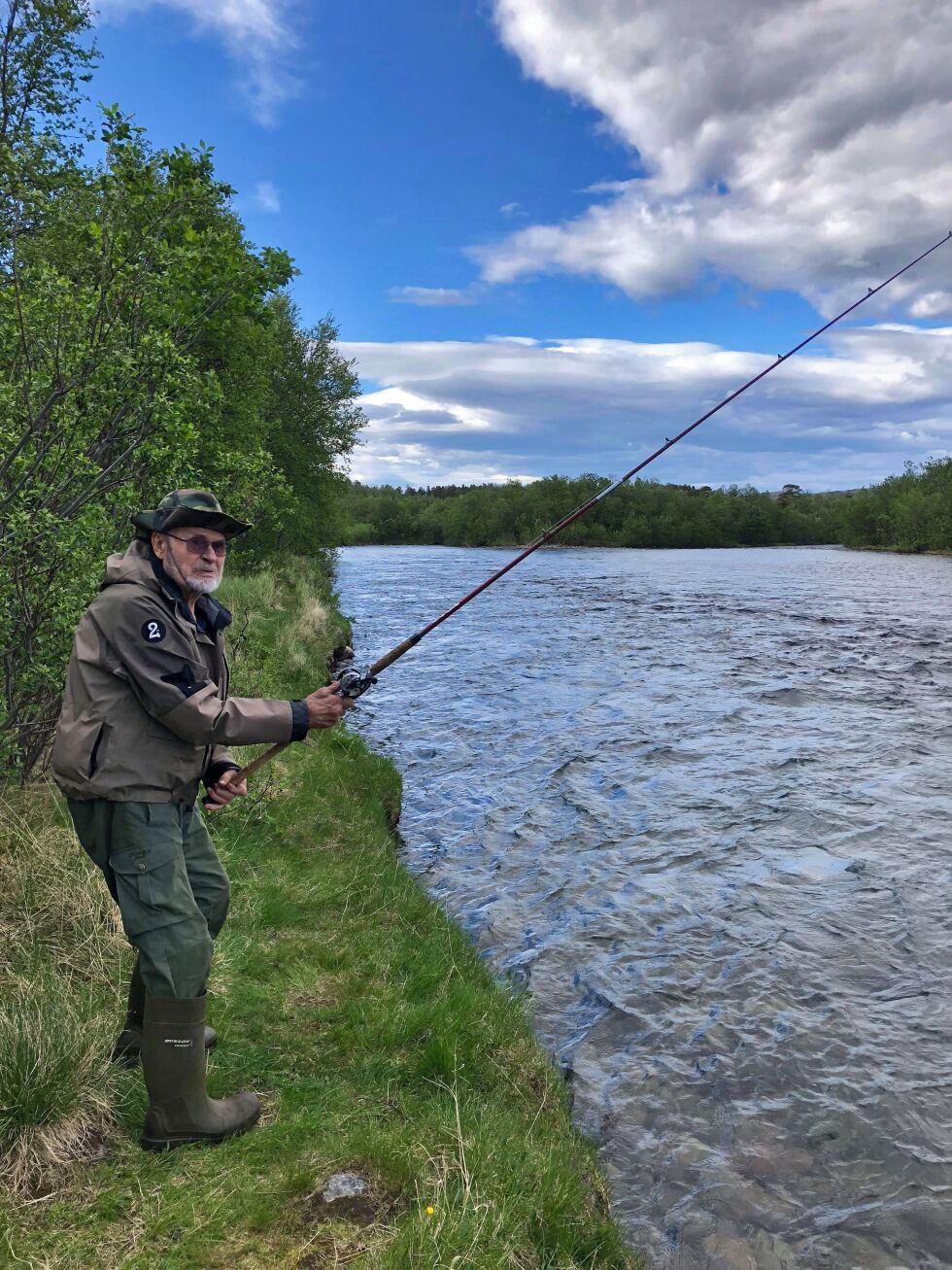 Sverre har nå startet årets sesong. Laksen går en usikker fremtid i møte.
 Foto: Privat