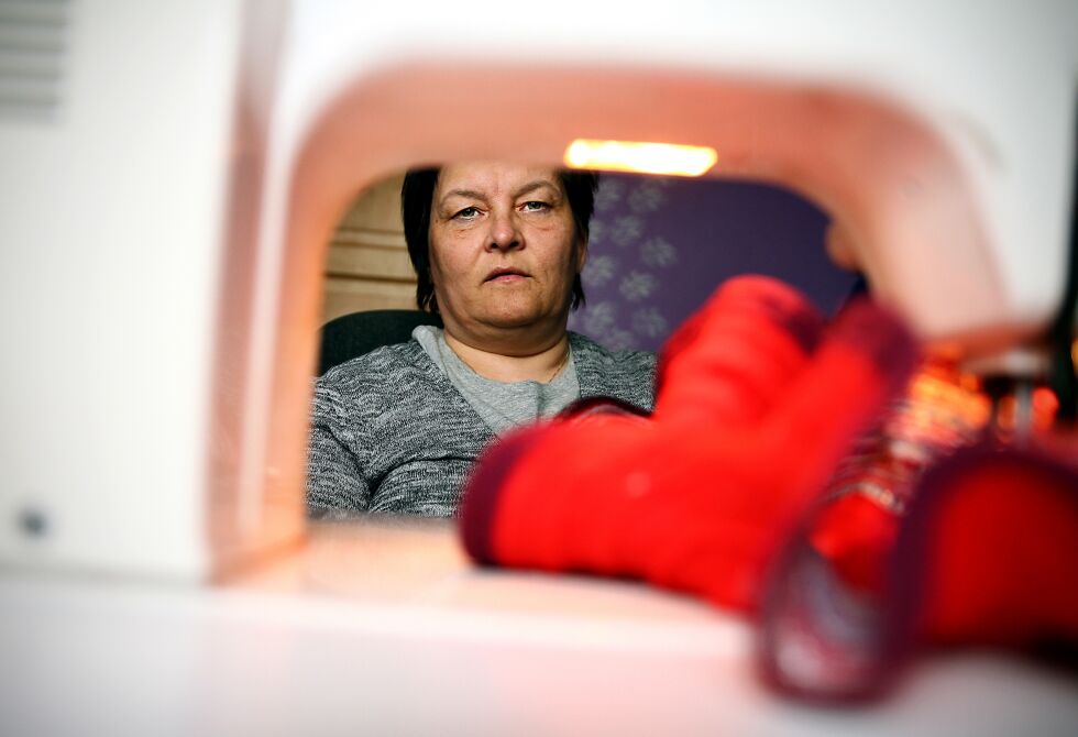 – I dag er det for byråkratisk å starte opp med duodji som næring og Sametinget bidrar til dette, så jeg har gitt opp for egen del, sier Margrethe Buljo oppgitt til Ságat.
 Foto: Johan Mathis Gaup
