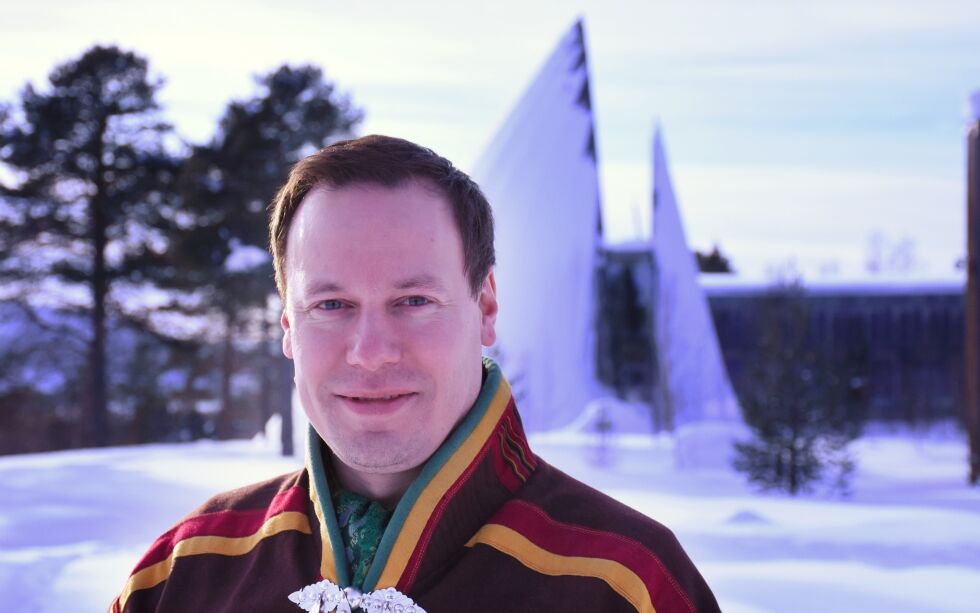 Politisk rådgiver for sametingsrådet, Eirik Larsen (NSR), er jurist med seks års erfaring fra  ­regjeringsapparatet, hvor han han vært ansatt i same- og minoritetspolitisk avdeling.
 Foto: Sametinget