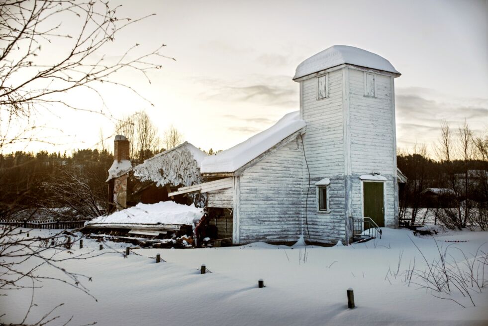 Det gamle bedehuset fremstår nå som en farlig ruin, og det er foreløpig usikkert hva som vil skje med denne.
 Foto: Frøydis Falch Urbye
